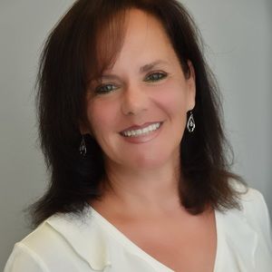 Meet your Posher, Leeann